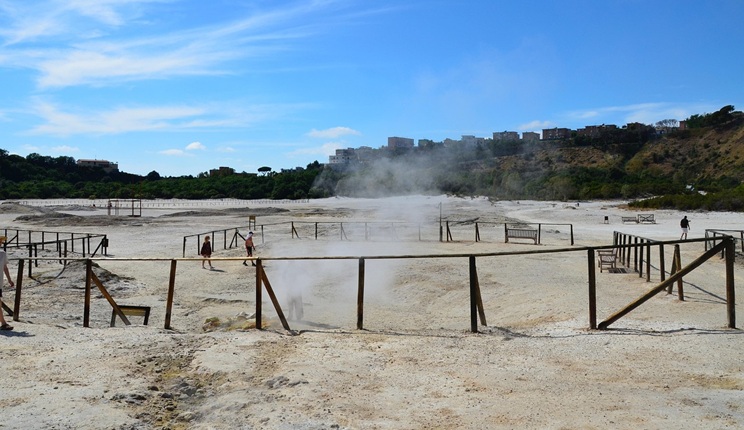 campi flegrei solfatara di pozzuoli